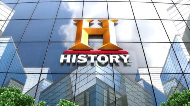 Nisan 2019, sadece editoryal kullanım, 3 boyutlu animasyon, History Channel logosu cam inşaatı üzerine.