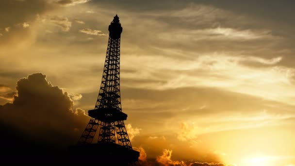 Eiffelova Věž Nad Západem Slunce — Stock video