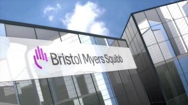 Temmuz 2020, sadece editoryal kullanım, 3 boyutlu animasyon, Bristol-Myers Squibb logosu cam bina üzerine.