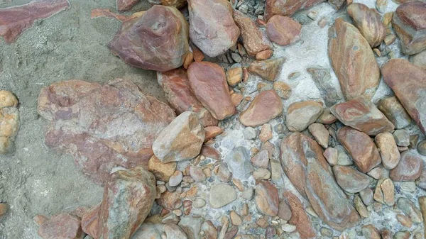 Dağda bu güzel kayaları buldum.