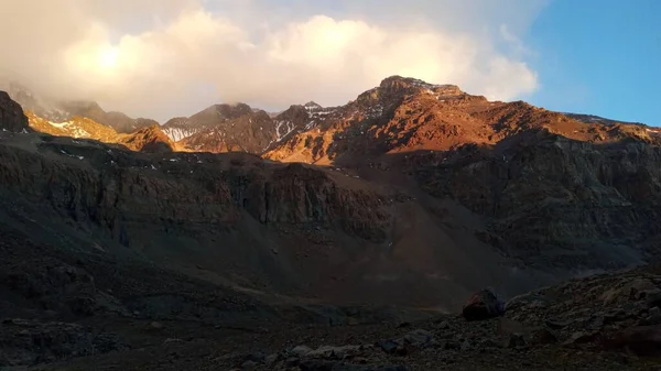Güzel gün batımı anıta yansıdı..