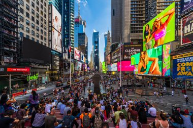 New York, ABD, Ağustos 2022 - The famous Times Square during a day