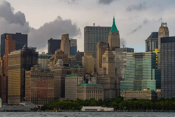 Finansdistriktet Nedre Manhattan New York City Med Moln Bakgrunden — Stockfoto
