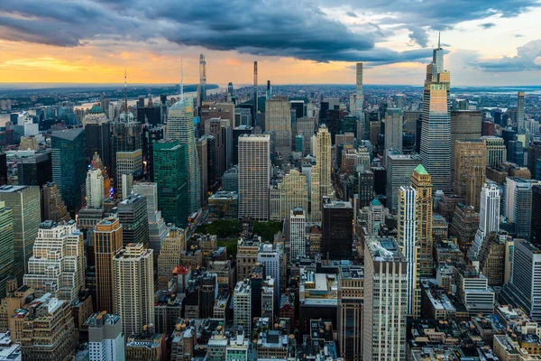 New York Manhattan Şehir Merkezinde Güzel Gün Batımında Bir Yağmur — Stok fotoğraf