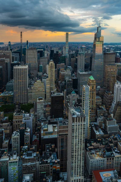 Una Tormenta Lluvia Sobre Centro Manhattan Nueva York Durante Hermoso — Foto de Stock