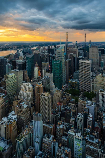 New York Manhattan Şehir Merkezinde Güzel Gün Batımında Bir Yağmur — Stok fotoğraf