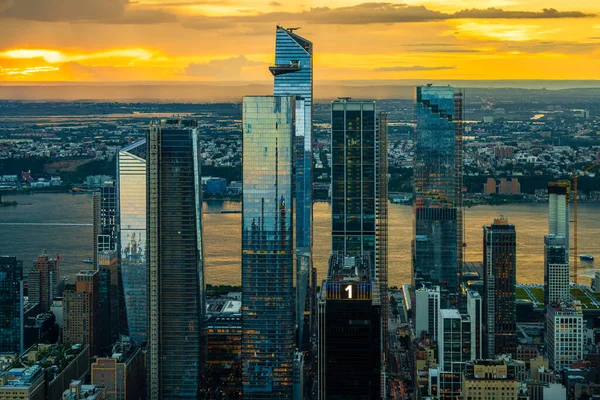 New York Hudson Metrelerinde Turuncu Bir Günbatımı — Stok fotoğraf