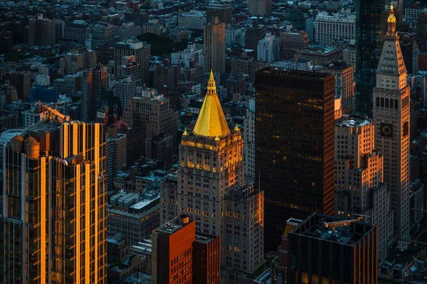 New York Gökdelenlerinde Güçlü Güneş Işınları — Stok fotoğraf