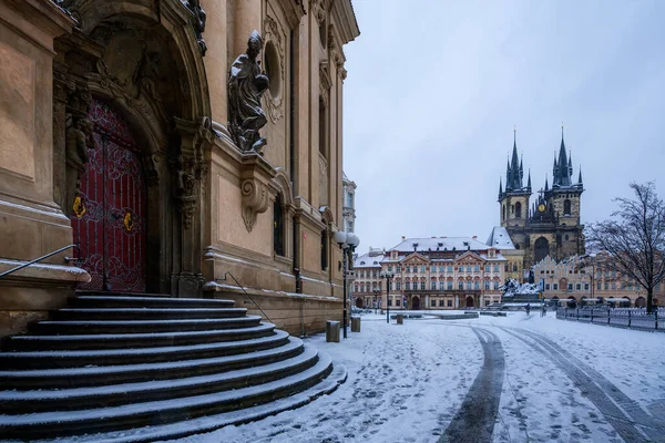 Nicholas Kilisesi Leydimizin Kilisesi Prag Daki Eski Şehir Meydanı Nda — Stok fotoğraf