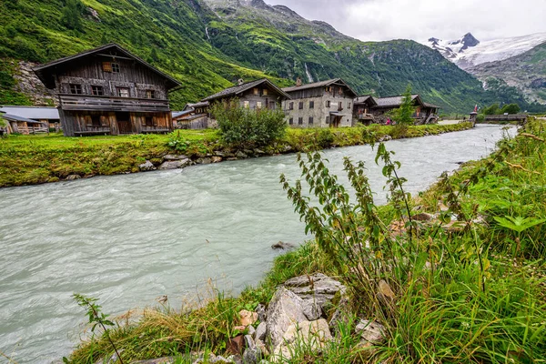 stock image An alpine village Innergschloss under the Grossvenediger moutain range in Hohe Tauern national park.