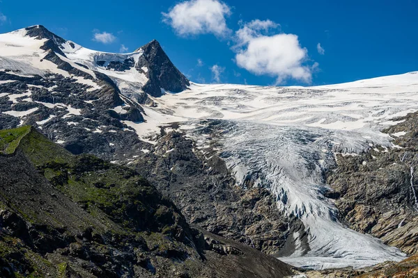 グロベンディガーの東にあるハイ タウアーン国立公園の中心部にあるヴェネジャー グループのシュレーテンキース氷河 — ストック写真
