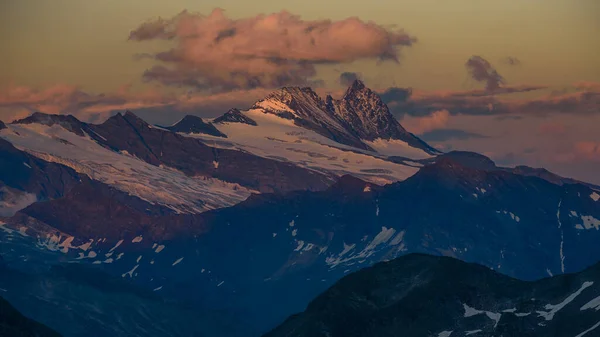 Montaña Grossglockner Anochecer Naranja Después Una Puesta Sol Parque Nacional —  Fotos de Stock