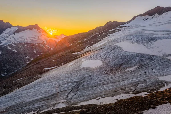 奥地利高陶恩国家公园的Inneres Mullwitzkees冰川上方的落日 — 图库照片