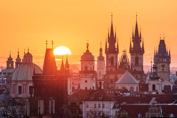 Восходящее Солнце Над Городом Праги — стоковое фото