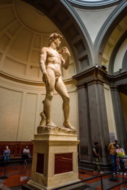 Floransa, İtalya, Ekim 2021 - Accademia galerisindeki Michelangelo 'nun Davut heykeli