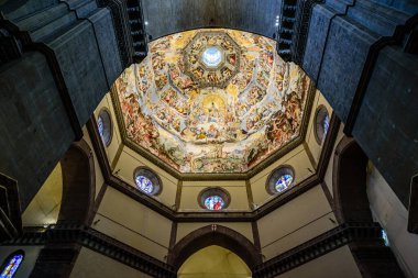 Floransa, İtalya, Ekim 2021 - Santa Maria del Fiore Duomo 'nun iç tavanı