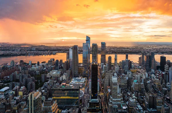 Vacker Färgstark Solnedgång Regnig Storm Över Hudson Yards New York — Stockfoto