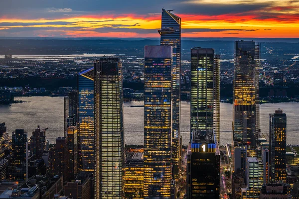 Красный Закат Над Освещенными Хадсон Ярдами Нью Йорке — стоковое фото
