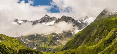 Franz-Senn 'in kulübesi Stubai Alplerindeki Obergtal Vadisi' nde.. 