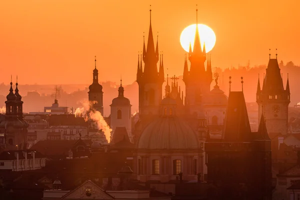 Сонце Сходить Над Пейзажем Праги — стокове фото
