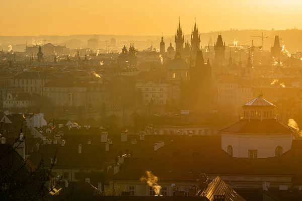 Güçlü Gündoğumu Işığında Prag Şehri — Stok fotoğraf