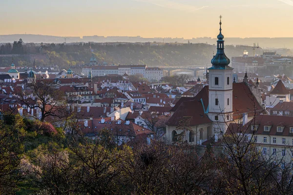 Baharın Ilk Saatlerinde Prag Daki Zafer Anıtı Kilisesi — Stok fotoğraf