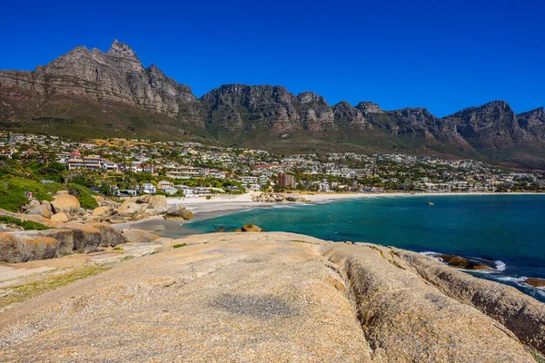 Camps Bay Beach Mit Zwölf Aposteln Hintergrund Kapstadt — Stockfoto