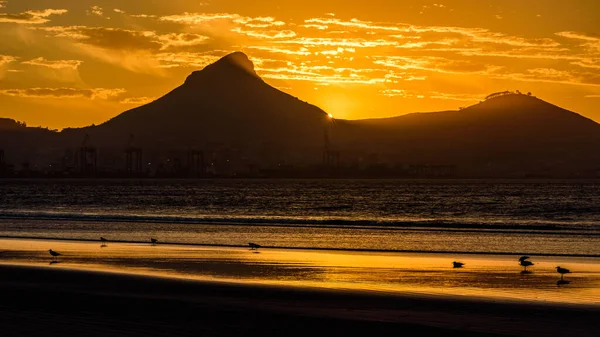 Una Hermosa Puesta Sol Sobre Montaña Mesa Ciudad Del Cabo — Foto de Stock