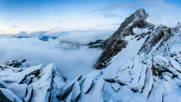 大清早在霍河陶恩国家公园的奥地利最高峰格罗斯格洛克纳的全景 — 图库照片