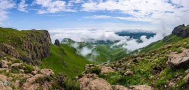 Drakensberg dağlarındaki Köşe Geçidi 'nin etrafından.