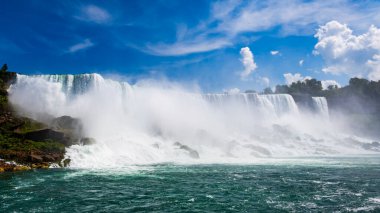 Amerika-Kanada şelalelerinde güçlü akıntılar Niagara Şelaleleri. 