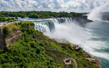 Amerika-Kanada şelalelerinde güçlü akıntılar Niagara Şelaleleri. 