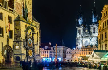 Prag, Çek Cumhuriyeti, Ekim 2021 - Sinyal Festivali sırasında Aziz Kiril ve Methodius Kilisesi 'nin bir yansıması