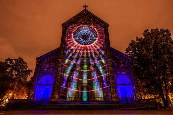プラハ チェコ 2021年10月 シグナルフェスティバル中に聖シリル教会とメトディウス教会の投影マッピング — ストック写真