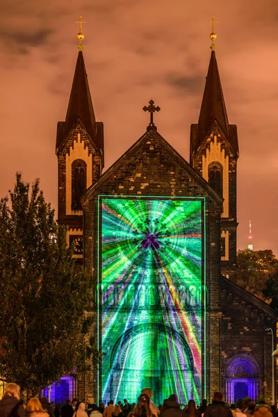 プラハ チェコ 2021年10月 シグナルフェスティバル中に聖シリル教会とメトディウス教会の投影マッピング — ストック写真
