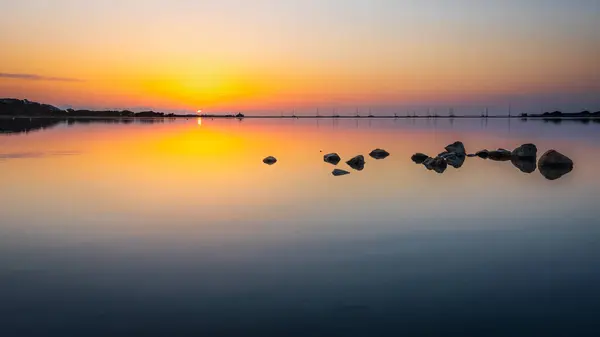 Sol Naciente Sobre Laguna Stagno Notteri Isla Cerdeña — Foto de Stock