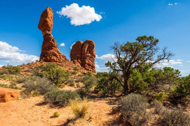 Utah ABD 'deki Arches Ulusal Parkı' ndaki dengeli kaya oluşumu..
