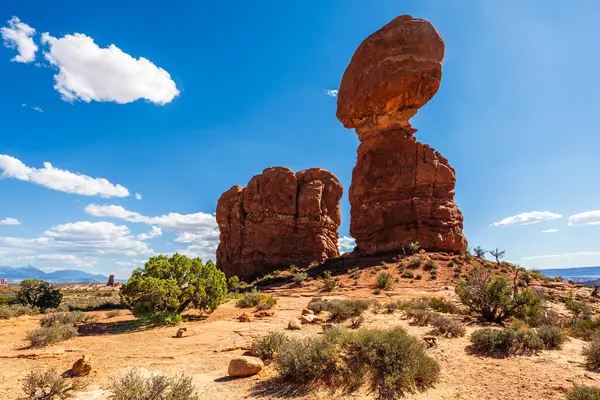 Utah ABD 'deki Arches Ulusal Parkı' ndaki dengeli kaya oluşumu..