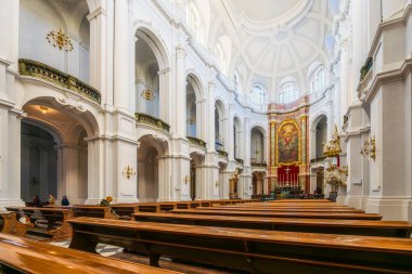 Dresden, Almanya, 18.12.2022 - Yenilenmiş Dresden Katedrali