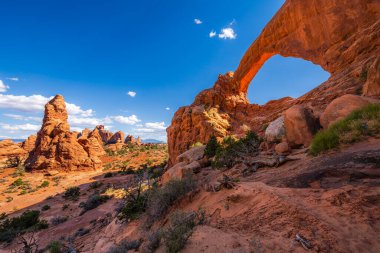 Utah, Moab yakınlarındaki Arches Ulusal Parkı 'nın kuzey güney bölümü..
