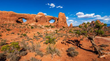Utah, Moab yakınlarındaki Arches Ulusal Parkı 'nın kuzey güney bölümü..