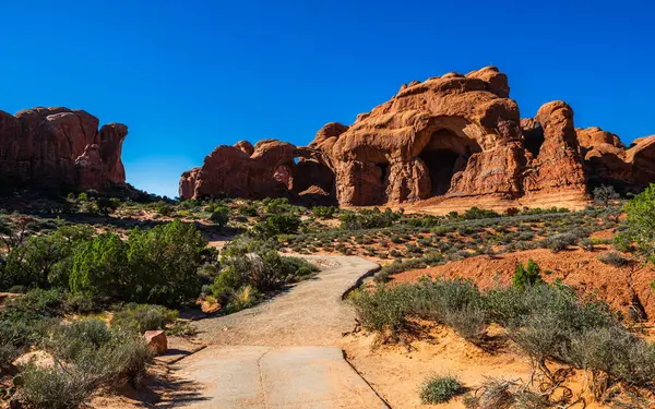 Utah Moab Yakınlarındaki Arches Ulusal Parkı Ndaki Double Arch Kaya - Stok İmaj