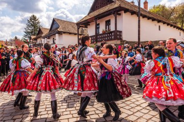 Holloko, Macaristan, 18 Haziran 2022 - UNESCO Dünya Mirası Sitesi Holloko 'da düzenlenen geleneksel Holloko Paskalya Festivali