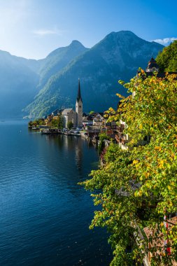 UNESCO dünya mirası sitesi Hallstatt by the Hallstatter Sabahın erken saatlerinde Avusturya.