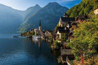 UNESCO dünya mirası sitesi Hallstatt by the Hallstatter Sabahın erken saatlerinde Avusturya.