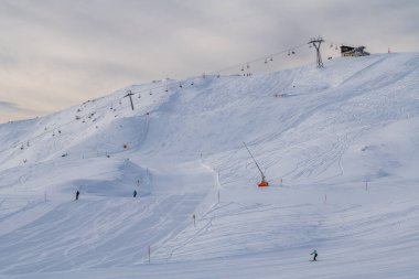 Sillian 'daki Hochpustertal kayak merkezi. Burada Avusturya karı ve pist kalitesinin İtalyan kolaylığıyla birleşiminden oluşan başarılı bir karışımla karşılaşıyoruz.. 