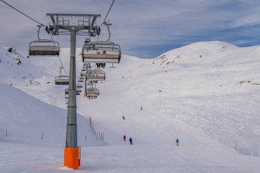 Avustralya-İtalya sınırındaki Sillian 'daki Hochpustertal kayak merkezi.. 