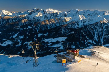 Avustralya-İtalya sınırındaki Sillian 'daki Hochpustertal kayak merkezi..