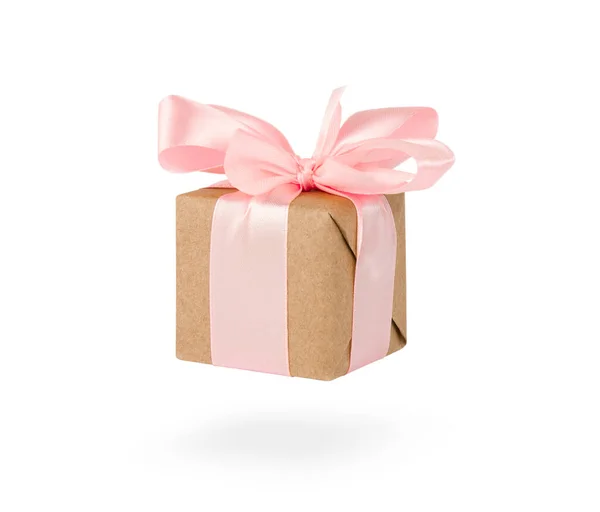 Подарункова Коробка Невеликого Ремесла Рожевою Стрічкою Ізольована Білому Тлі — стокове фото