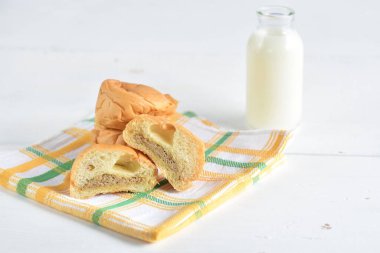 Polonya ekmeği, moka kremalı tatlı ekmek.